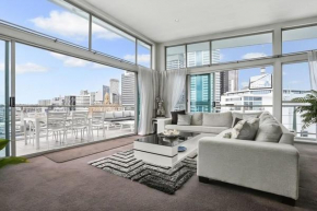 Sunbathed Penthouse With Spectacular Harbour Views